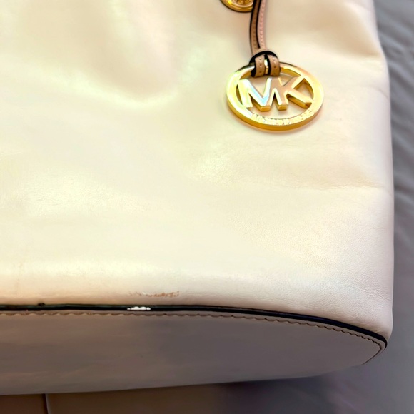 Michael Kors Jet Set Tote - Not Perfect - Picture 9 of 11